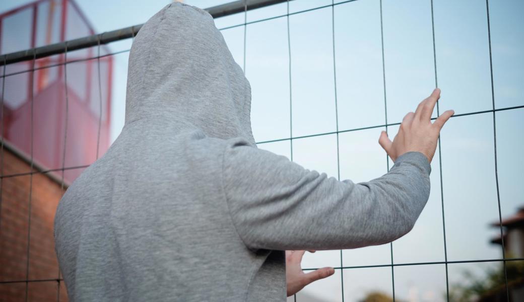 Der junge Einbrecher wurde gestoppt, bevor er fliehen konnte.