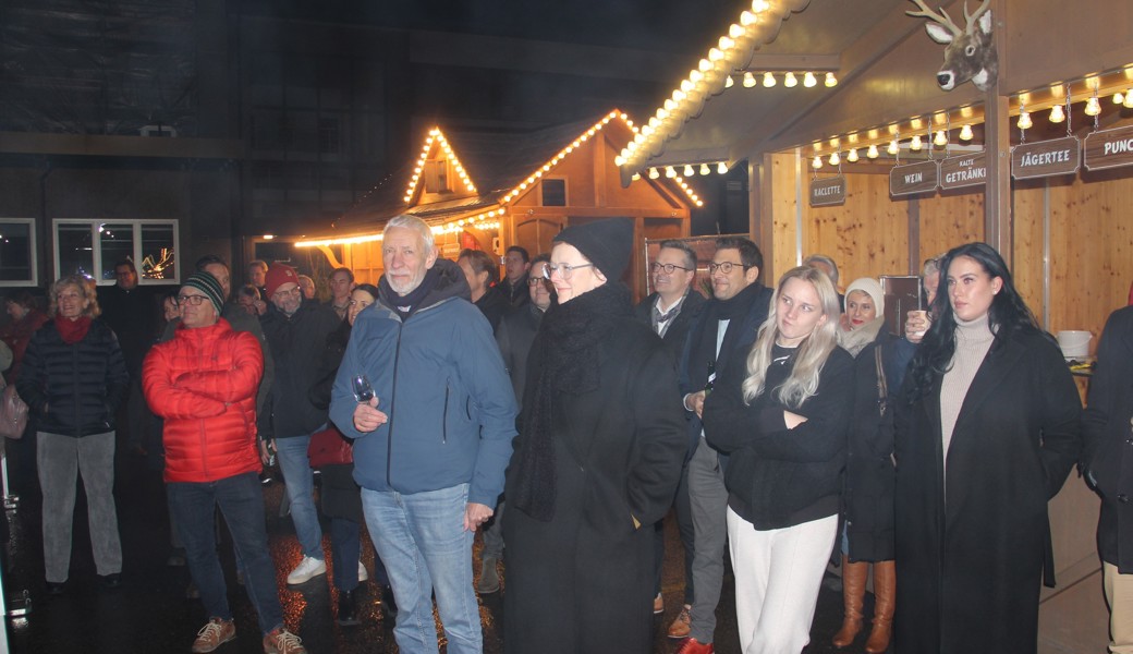 Neujahrsapéro im Winterdorf: «Der Rheintaler» belebt Tradition mit Neujahrsring und Fünfliber