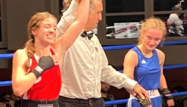 Die junge Widnauer Boxerin Angela De Felice feiert prestigeträchtigen Sieg