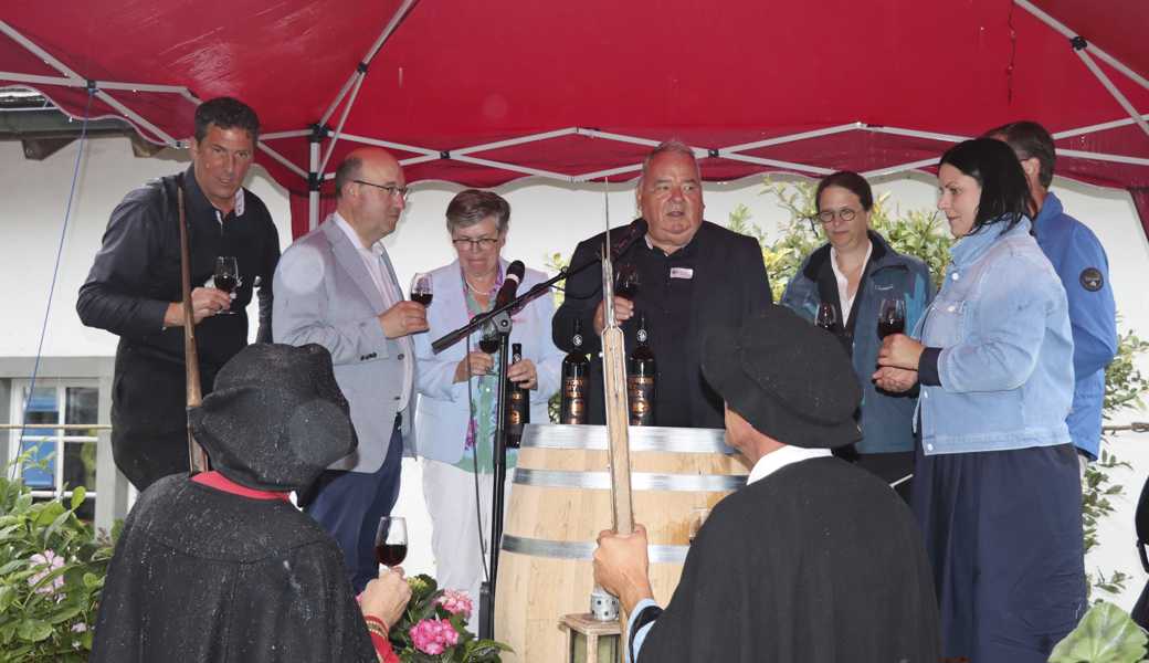 Aus Wasser Weinfest gemacht: Der «Rheintaler Torkelwy» ist getauft