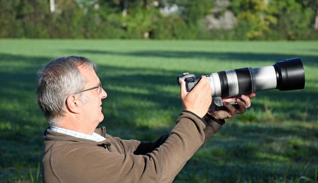 Robert Hangartner ist mit 
einem Foto einer Waldohreule und einem weiteren eines Teichrohrsängers im neuesten Fotobuch der Vogelwarte Sempach vertreten. 