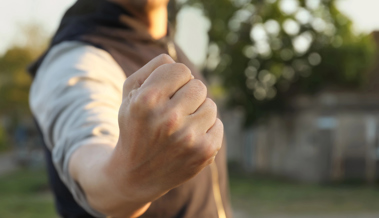 Rivalisierende Jugendgruppen liefern sich nächtliche Schlägerei