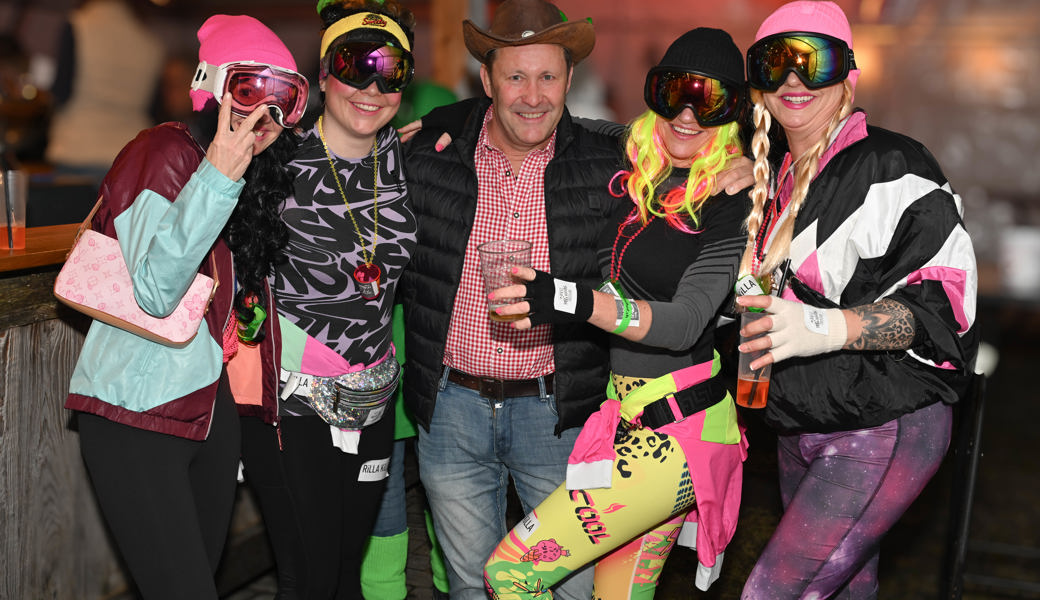 Der Lüchinger Ribelhof im Westernfieber: Der Maskenball zog das Partyvolk an