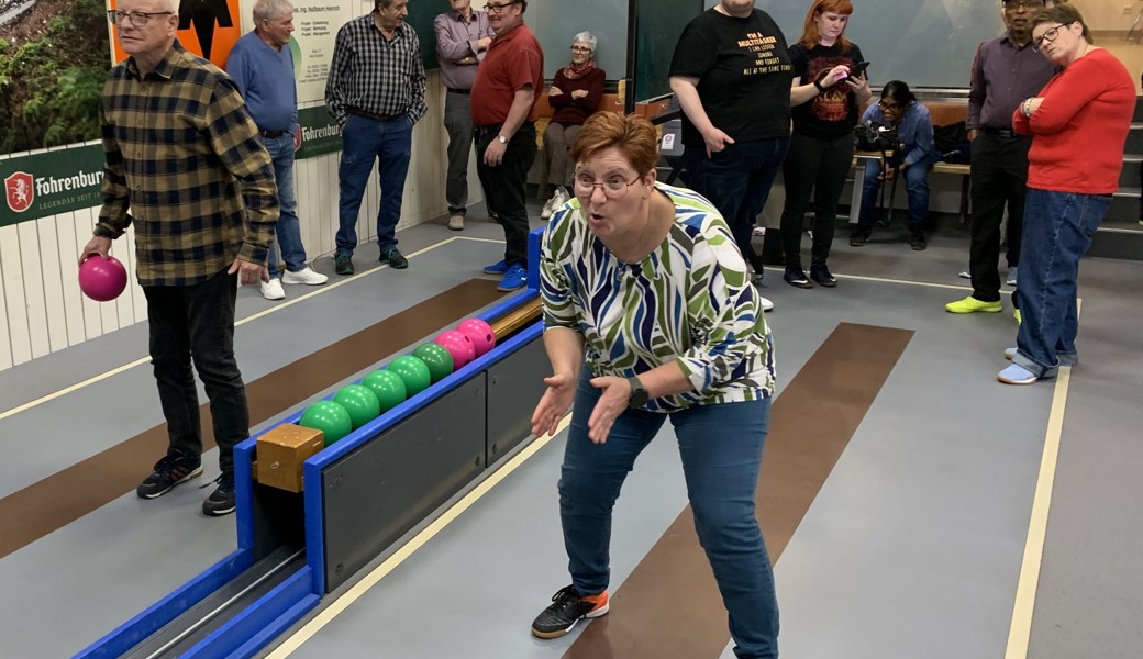 Frauenpower schlägt Veteranen beim Kegelabend der Feldschützen