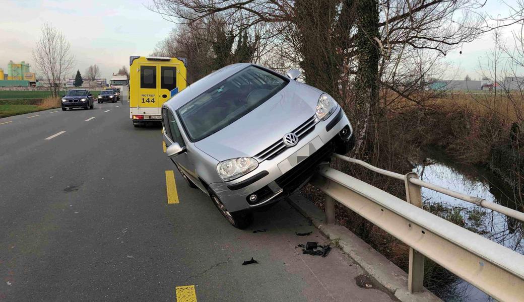 Der Fahrer wurde am Steuer ohnmächtig.