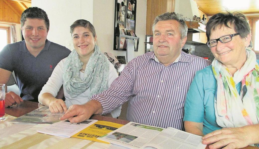 Generationenwechsel: Daniel Ulmann und Claudia Frehner treten die Nachfolge des nach 42-jähriger Tätigkeit in den Ruhestand tretenden Ehepaars Sepp und Prisca Fuster-Schmid an (v. l.).