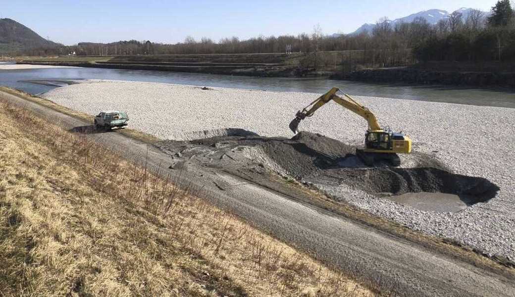 Um die Hochwassersicherheit am Rhein langfristig zu gewährleisten, ist ein aktives Geschiebemanagement notwendig. Heute transportiert der Alpenrhein jährlich im Mittel rund 70 000 m3 Geschiebe Richtung Bodensee. 