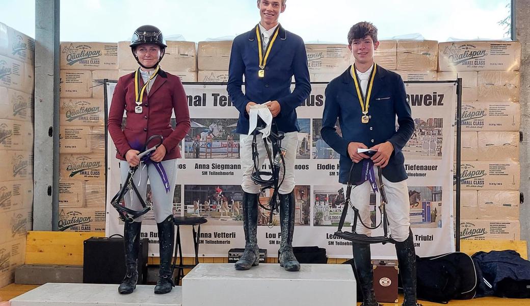 Bilder Siegerehrung OKV U25 Meister: Linus Hanselmann aus Oberriet siegt vor Hannah Vetterli (Pfyn) und Jonas Tiefenauer aus Oberriet.