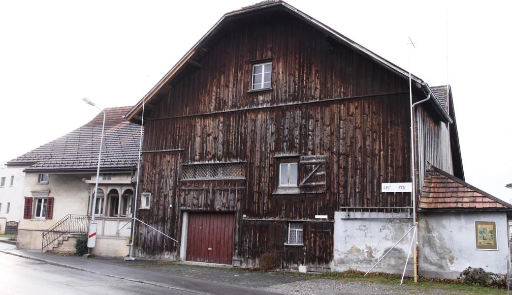 Nur die Scheune an der Unterdorfstrasse 55 in Widnau soll abgebrochen werden. Das alte, geschützte Haus muss bestehen bleiben. Und es wird durch einen Anbau ergänzt, wie auf der Visualisierung sichtbar wird.