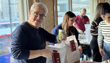 Aktion «2 x Weihnachten»: 438 Spendentaschen gehen ins Rheintal und an den Bodensee