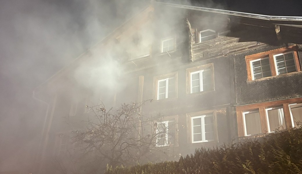 Brand in Doppeleinfamilienhaus an der Oberfeldstrasse – Feuerwehr mit 50 Personen im Einsatz