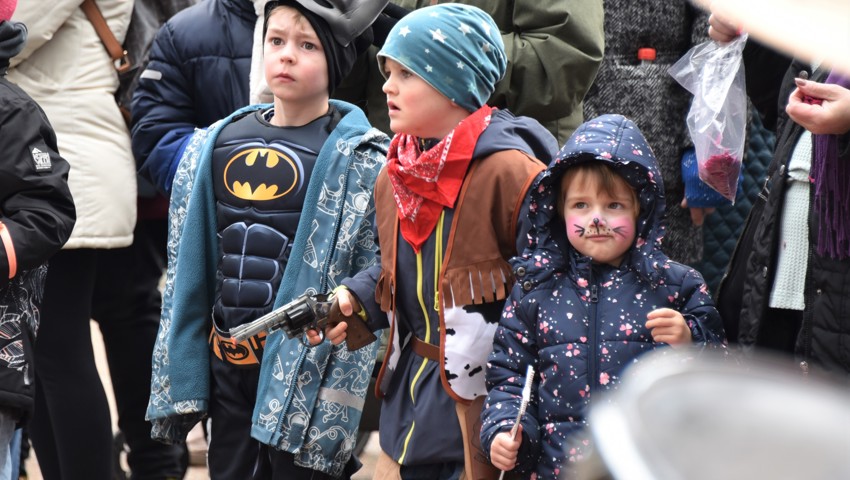 Spass für Gross und Klein bei der «Fasnacht am Markt»