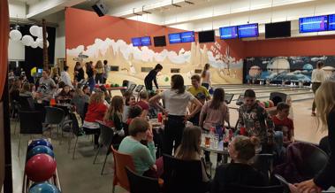 90 Jugendliche im Bowlingfieber