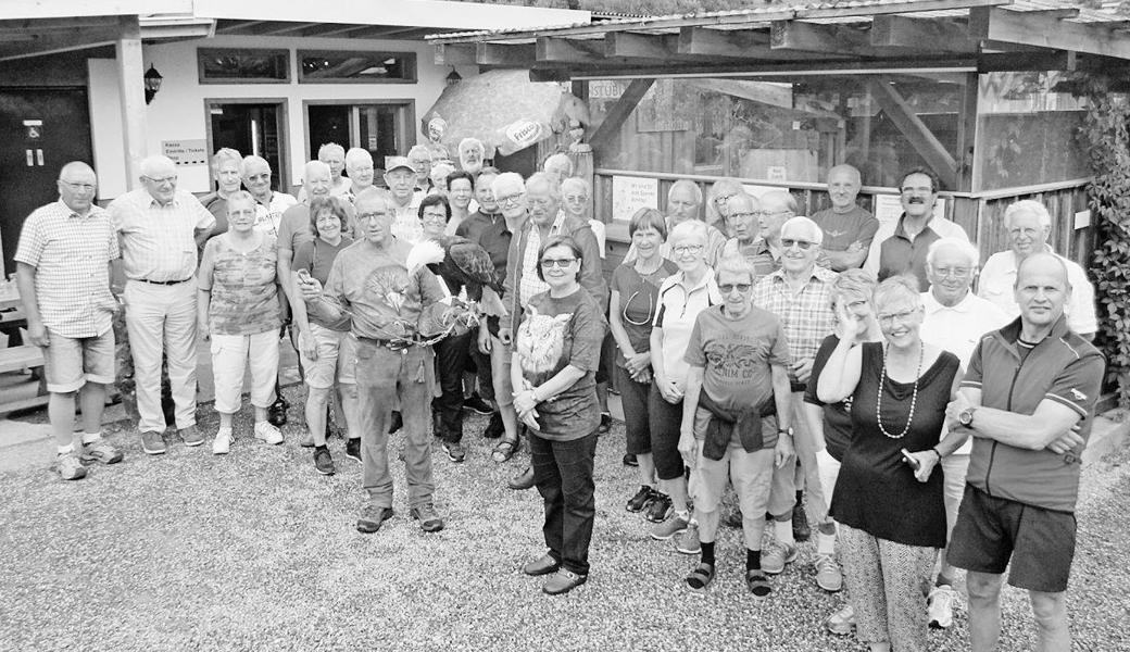 Der Jansen-Rentnerverein organisierte eine Velotour nach Buchs mit Besichtigung des Greifvogelparks. 