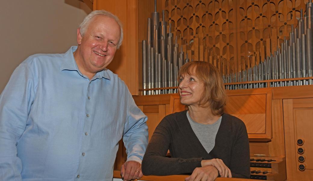 Urs und Silke Dohrmann spielen kein Instrument. Sie mögen es aber sehr, wenn die Orgel in der evangelischen Kapelle Widnau zu den Singgottesdiensten erklingt und ein besonderer spiritueller Augenblick entsteht.