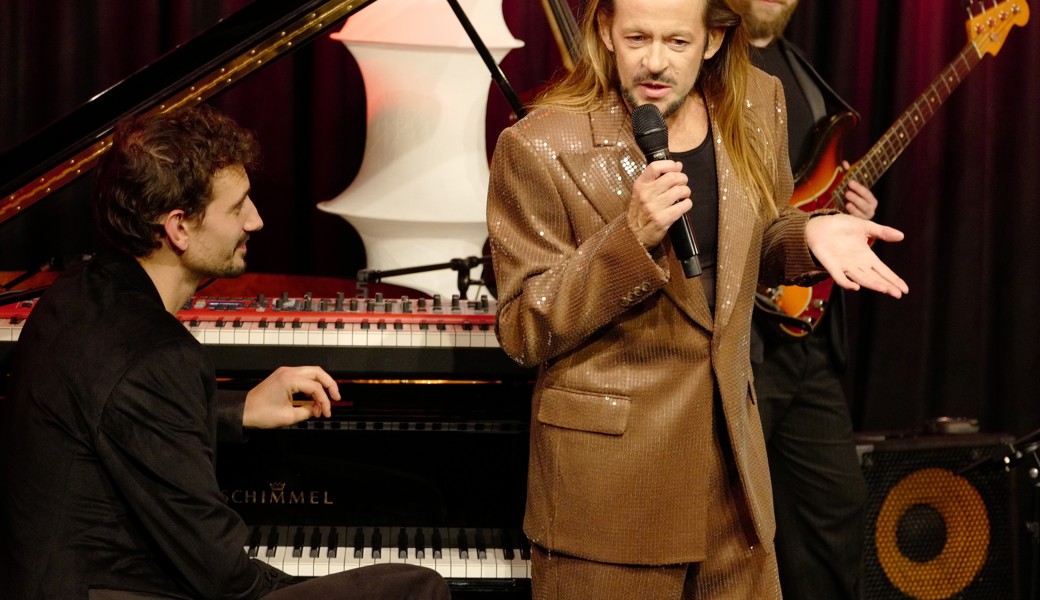 Mit Michael von der Heide stand ein begnadeter Unterhalter auf der Diogenes-Bühne