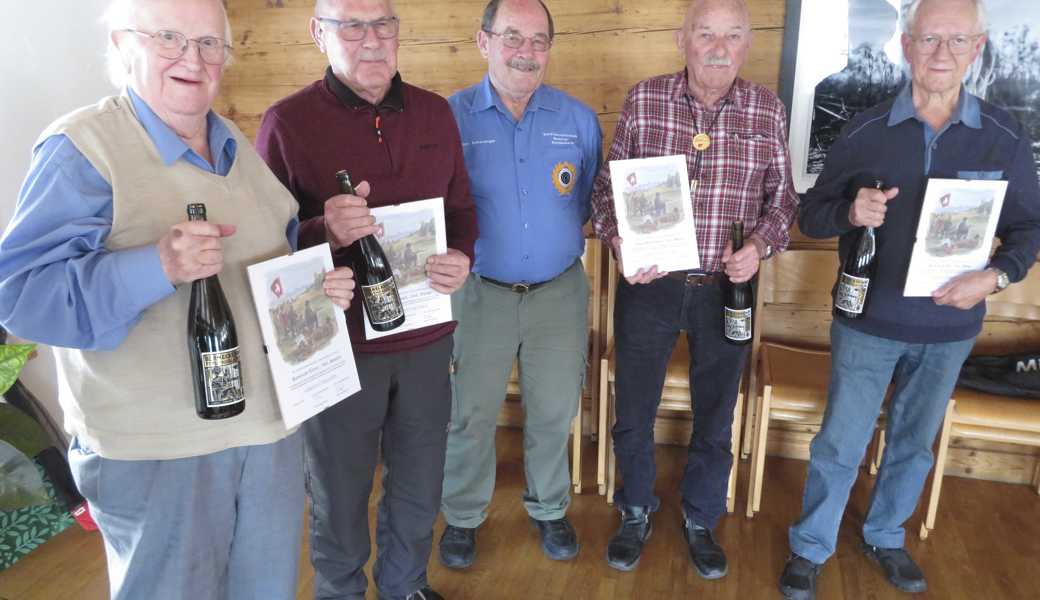 Ehrenveteranen (v.l.): Hansruedi Tinner, Robert Bösch, Präsident Toni Scherzinger, Jakob Hanselmann und Heini Fuchs.Bild: pd