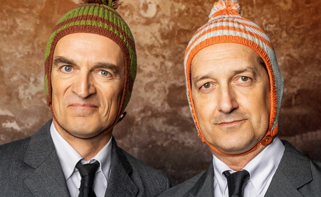 Anzugträger mit Mützen: Ulan & Bator im Diogenes Theater