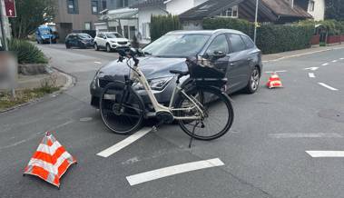 78-Jährige E-Bike-Fahrerin verletzt sich bei Unfall auf einer Kreuzung