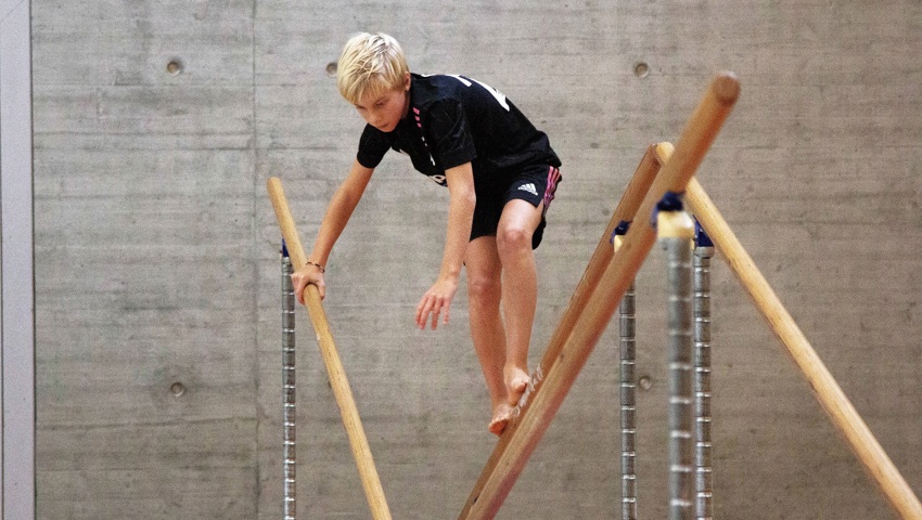 Auch turnerische Fähigkeiten waren beim Plauschwettkampf des Diepoldauer Sportvereins gefragt.