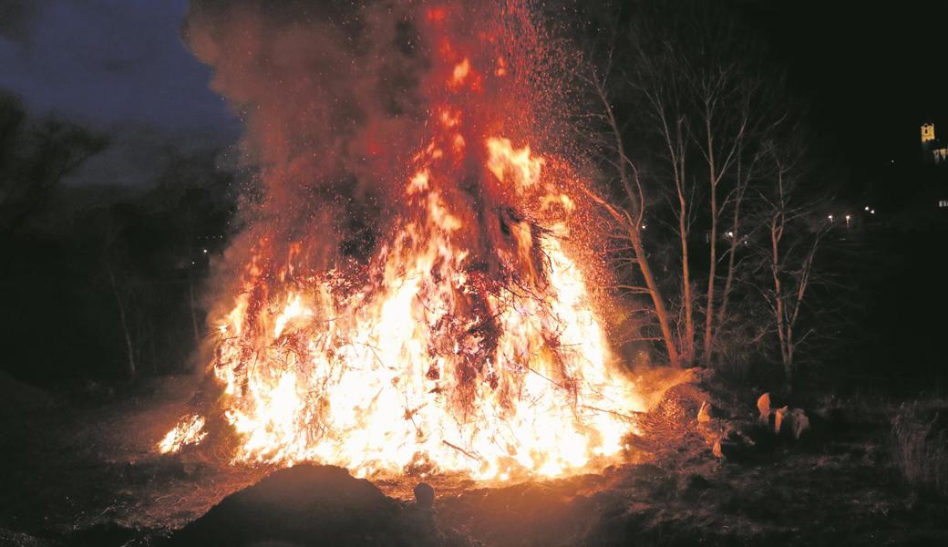 Imposant stiegen die Flammen beim Rüthner Funken in die Höhe.