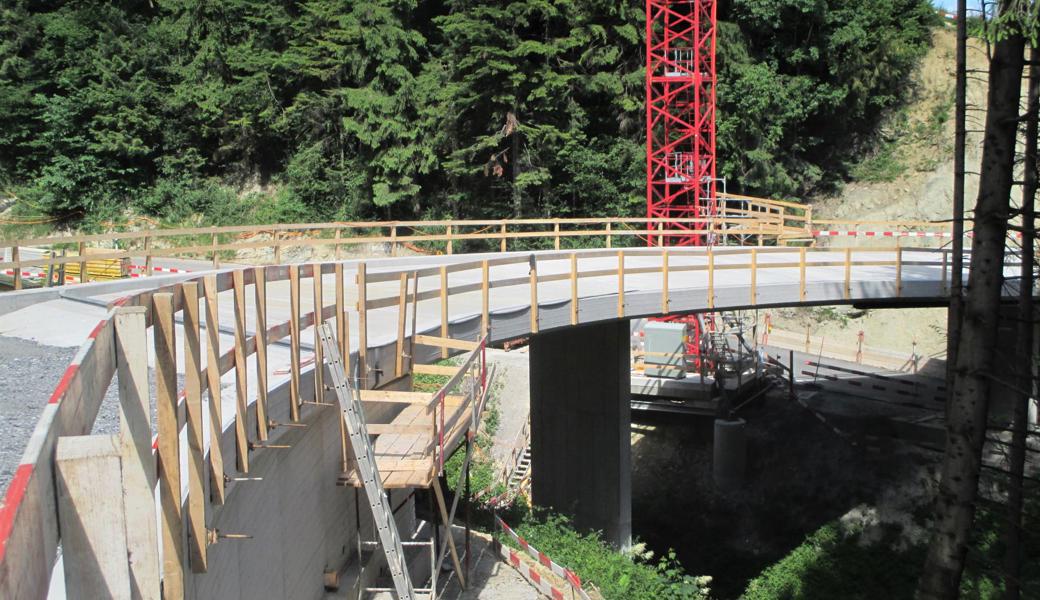 Der Rohbau der neuen Sulzbachbrücke steht.