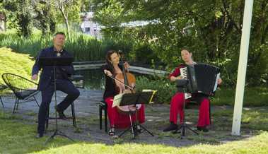 Violoncello und Akkordeon im Gleichklang in der «Villa im Park»