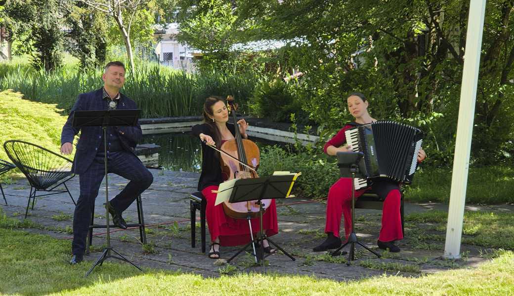 Violoncello und Akkordeon im Gleichklang in der «Villa im Park»
