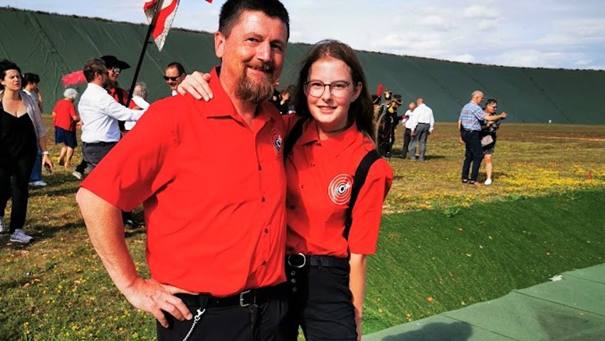 Jenny Mosch mit ihrem Vater Andy an der Europameisterschaft in Österreich.
