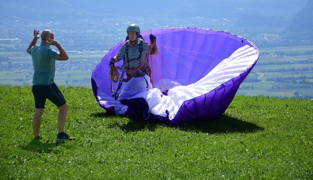 Den ersten Start hat der Marbacher abgebrochen. Daniel Brogle aus Berneck (links) gibt ihm Infos für den zweiten Versuch. 