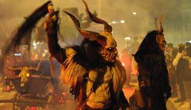 Warum ich bei Fasnachtsumzügen lieber ganz hinten stehe