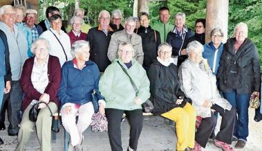 65+ auf Spaziergang in den Baumwipfeln