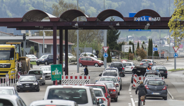 Ampel aus, Kamera an: Tiefbauamt testet neue Massnahmen zur Verkehrsführung am Zollübergang