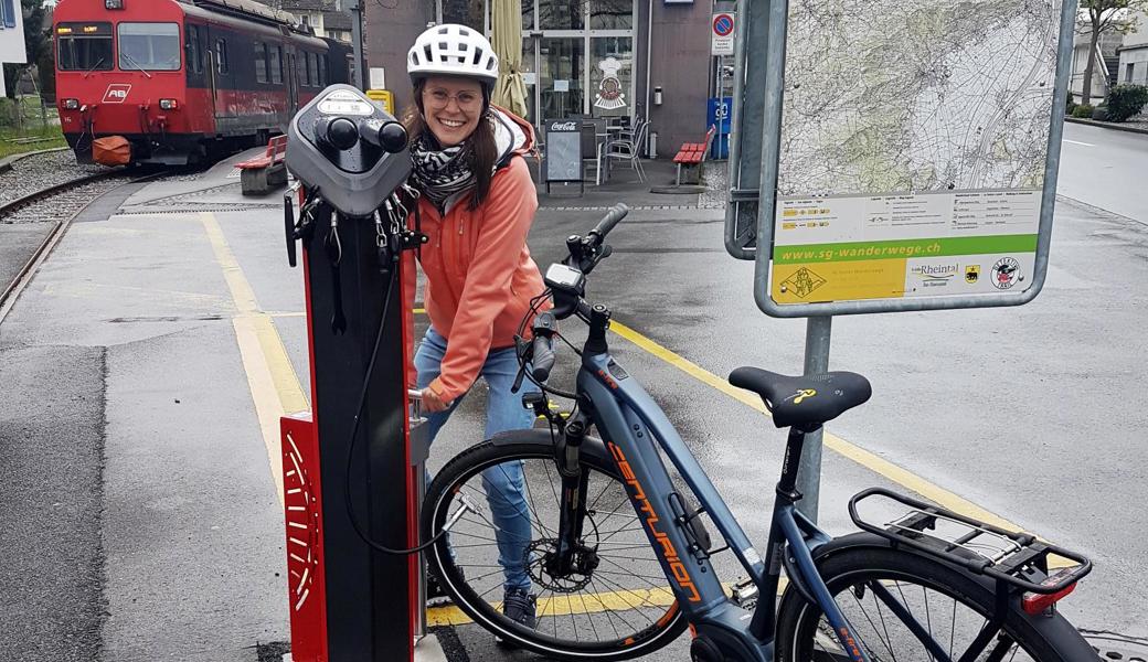 Die Station verfügt über Werkzeug und eine Velopumpe.