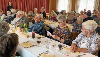 Mittagessen und der Klang des Schwyzerörgeli