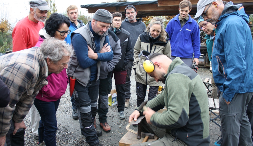 «Mähen und Dengeln»: Traditionelles Handwerk interessierte