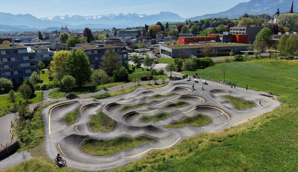 Ein Bewegungsort für Generationen: Pumptrack-Boom im Rheintal