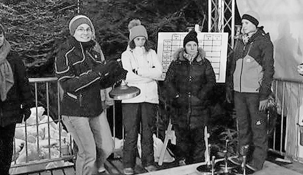 Die Frauen hatten Spass auf der Eisbahn beim Stosswirt. Bild: pd