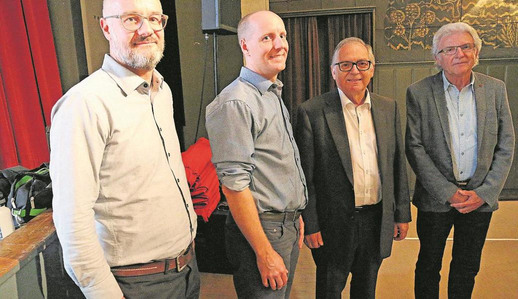 Marco Köppel (von links), Christian Suter und die Filmemacher Urban Hämmerle und Peter Sonderegger boten mit ihren Beiträgen einen wirtschaftlichen Rückblick und Ausblick.