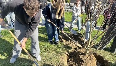 Aus Schulprojekt wird Realität: Schüler greifen selbst zur Schaufel