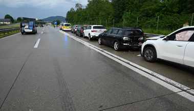 Ein Verletzter und hoher Sachschaden bei Auffahrunfall auf der Autobahn A13