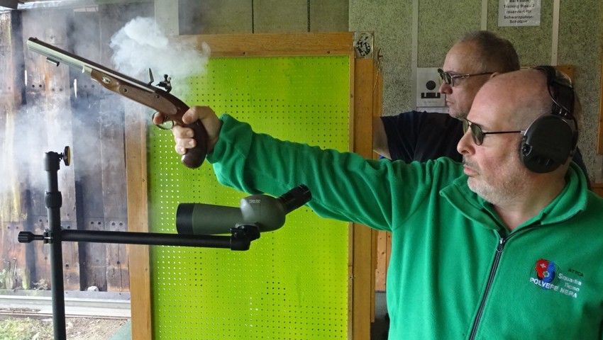 Tessiner Schützen, hier Andrea Chiesa aus Chiasso, waren gut vertreten. Tessiner Schützen, hier Andrea Chiesa aus Chiasso, waren gut vertreten.