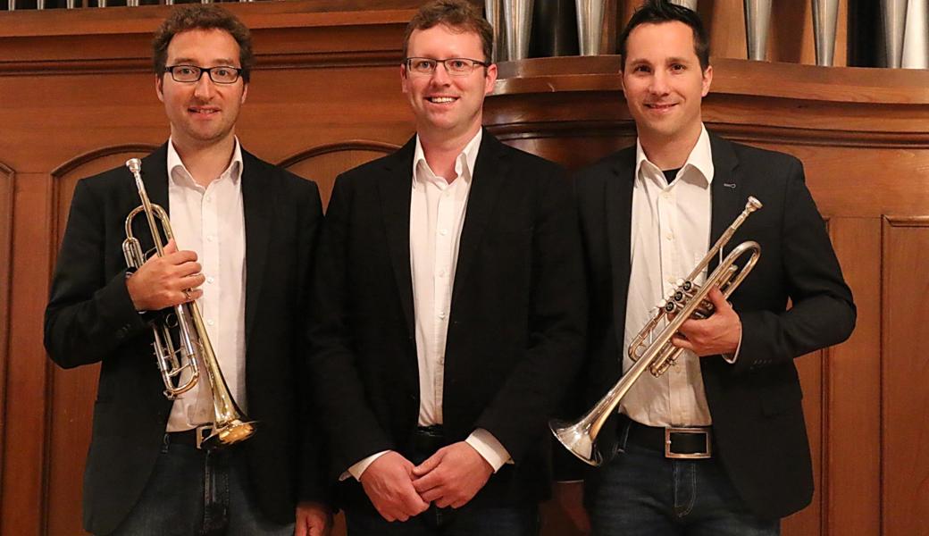 Das Trio Toccata vor der Bernecker Orgel: (von links) Daniel Bucher, Patrick Brugger und Florian Keller.