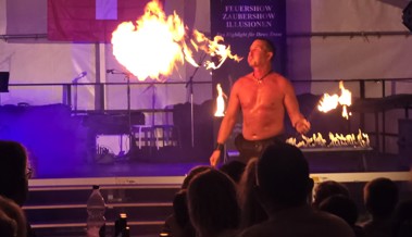 1.-August-Feier im Pärkli mit heisser Feuershow bei launischem Wetter