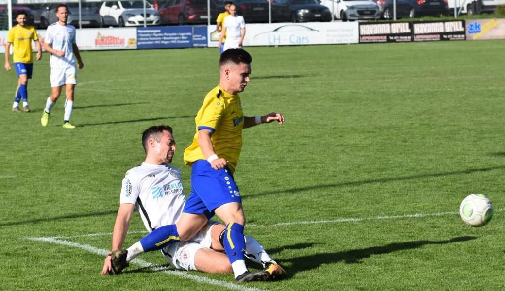 Nach diesem Foul an Rilind Shala verwertete Mergim Osmani in der 57. Minute den Penalty zum entscheidenden 3:1 für Au-Berneck.