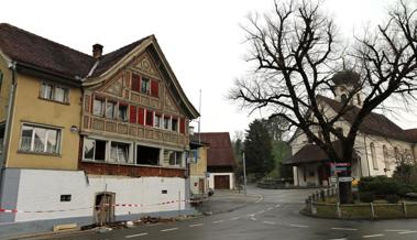 Feuer zerstörte beliebten Treffpunkt im Dorf