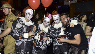 Clowns, Papageien oder Vogelscheuchen: In der Progy-Halle tanzten allerlei Kreaturen