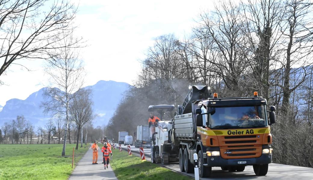 Zwischen Altstätten und Kriessern ist derzeit eine Fahrspur wegen Bauarbeiten gesperrt.