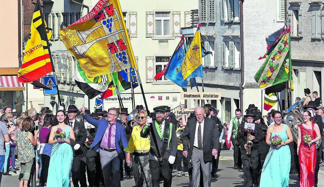 Die Bernecker Musiker blicken an ihrem Unterhaltungsabend auf das «Fäscht mit Pauken und Trompeten» anlässlich des 200-Jahr-Jubiläums zurück. 