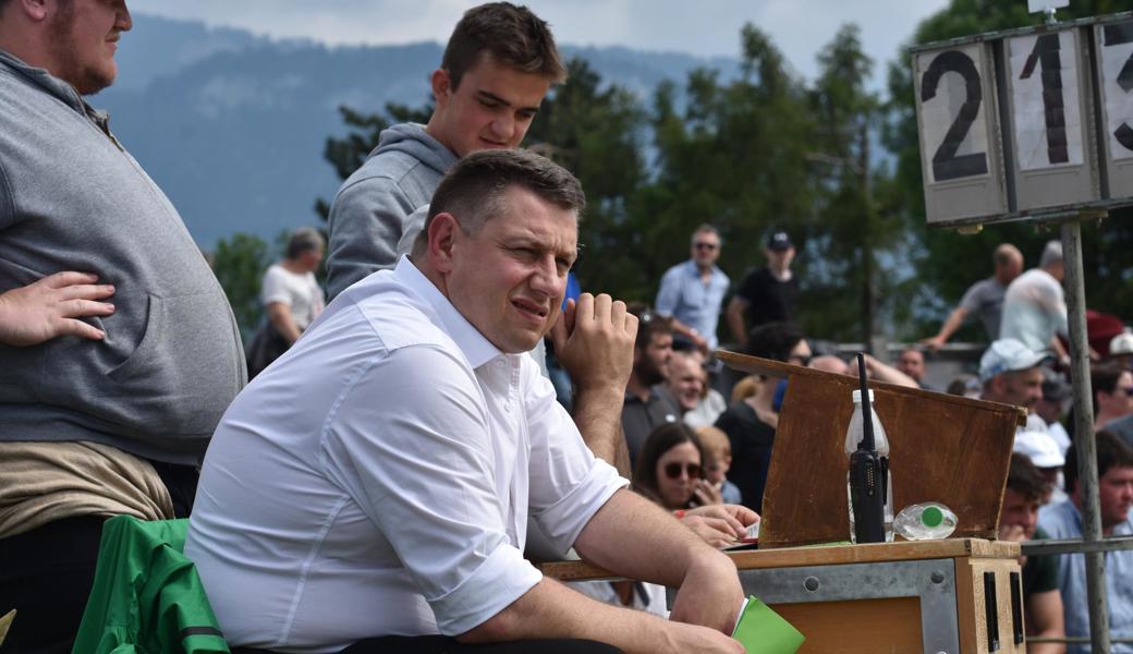 Der dreifache Schwingerkönig Jörg Abderhalden war Chef der Einteilung.